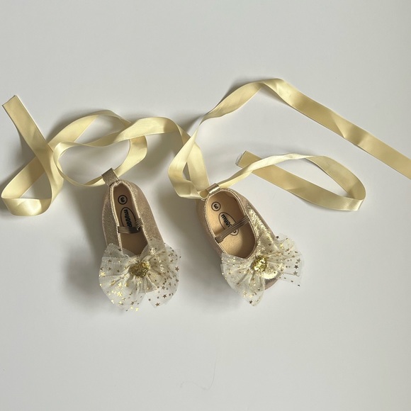 Amazon Other - Amazon Brand Baby Girl Fancy Gold & Glitter Bow Ballet Style Shoes SZ 9-12m✨